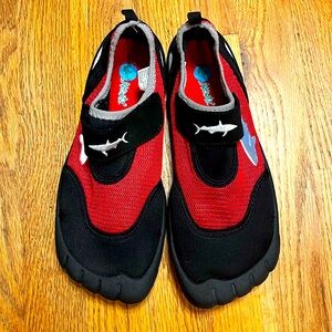 NWOT Newtz Water Shoes